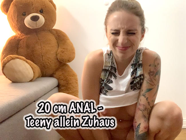 20 cm ANAL - Teeny allein Zuhaus!