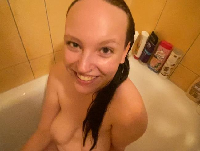 HEIMLICH geblasen in der Badewanne meiner Freundin?!!