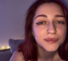 Ich rauche mit Sperma im Gesicht